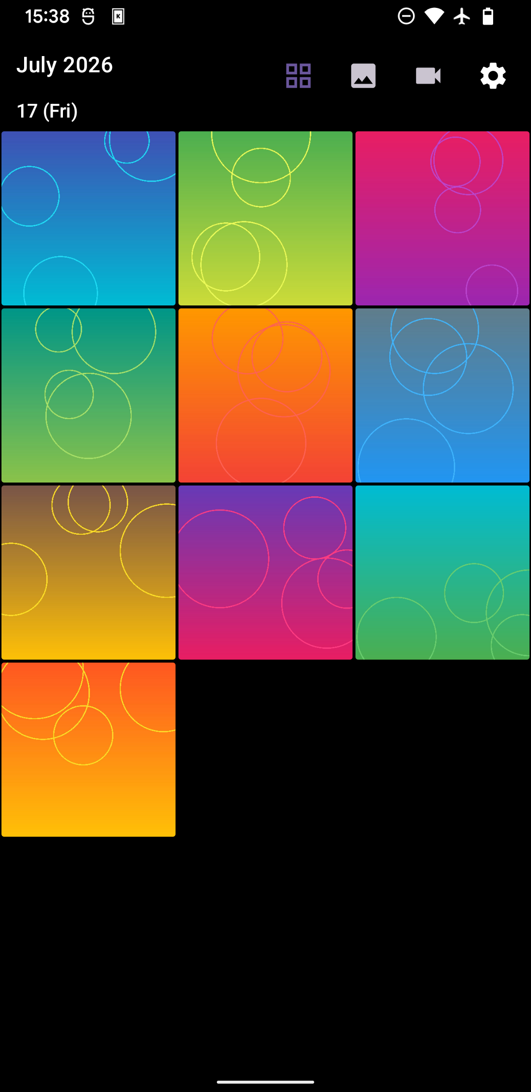 Literal Gallery date-grouped grid